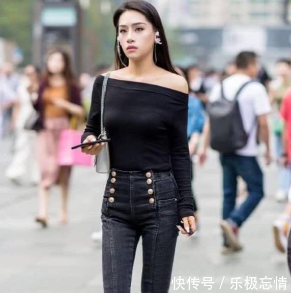  「美女」街拍美女：美丽优雅的紧身裙小姐姐，展现修长的玲珑腿型！