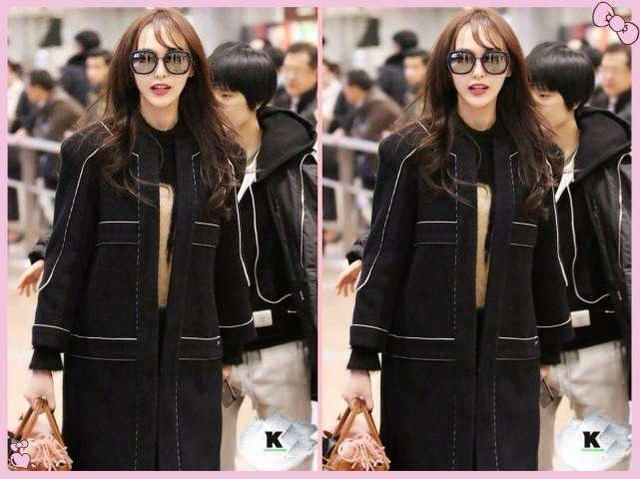 20岁关晓彤撞衫34岁唐嫣，真少女和假少女的差距?