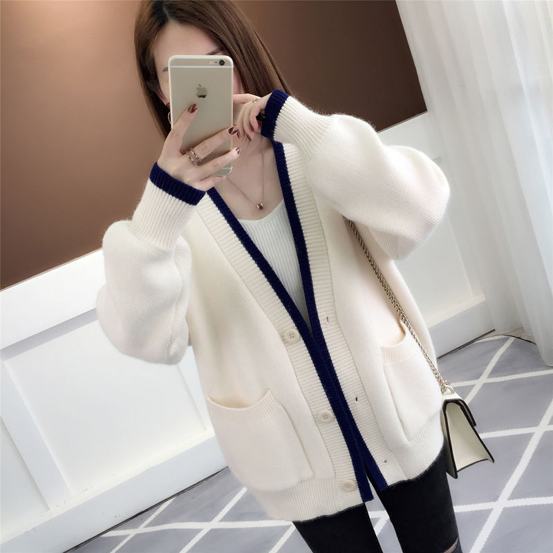 小姨来我家,穿的外套真好看,原来今年流行这样的,时髦美爆了