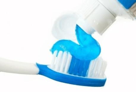 洗完脸后,牙膏这样用,脸蛋又水又嫩,超简单简单实用