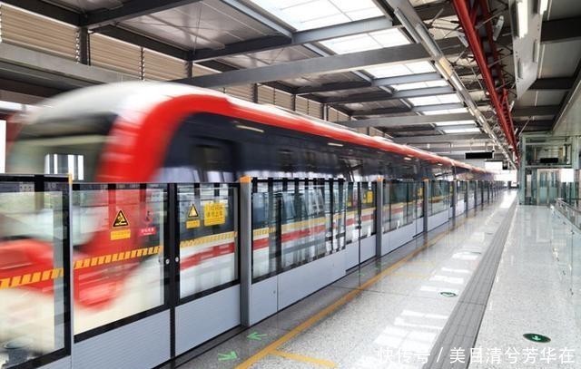  『国家的地铁』老外评价日中俄三国地铁，日本安静，俄罗斯艺术，中国就俩字！