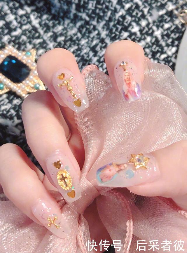 会让人觉得很@为啥女生都爱ins风“液体美甲”?看清展开手指的效果,懂了