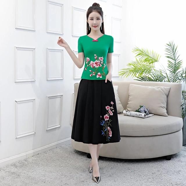 利落有气质，V领棉麻旗袍给你妥妥精英范儿！