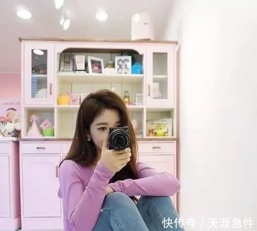 穿搭：尽显高雅动人，网友：非常美，女神风格穿搭“极具魅力”的牛仔裤