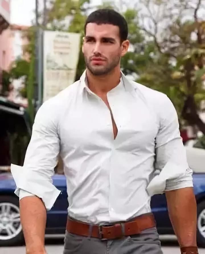 肌肉衬衫绝对是壮汉最“型”的样子,之一!