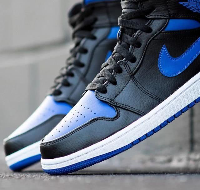  『新品』小黑蓝 AJ1 Mid 又有新品了！荔枝皮鞋身质感超细腻！