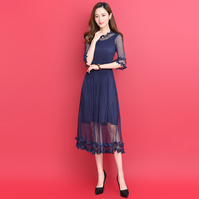 不得了，男人看了就怦然心动的连衣裙，女人穿的显温柔，韵味十足