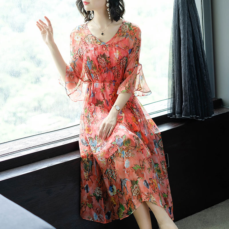 谁说丰满女人不好穿衣?学下面女人这样穿,美的倾国倾城