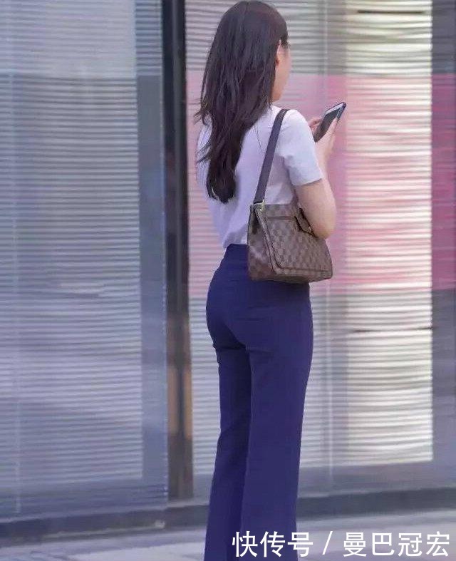 「美女」腿型修长的打底裤美女，笔直的站着，线条美简直了！