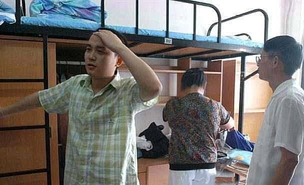  #参加高考#高考狂人张非，高考4次，一次复旦一次北大，两次清华，后来如何