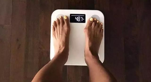 她婚姻失败不幸流产，42岁逆袭成马甲线女神，和小鲜肉谈恋爱！