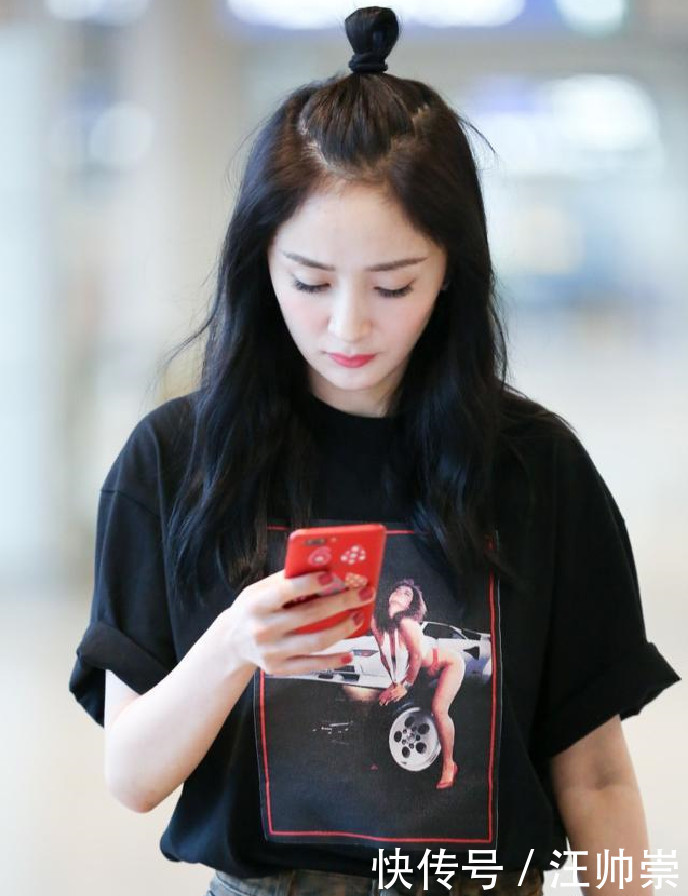 杨幂的发型尴尬了,别人扎是少女,她却因发际线高像老8岁