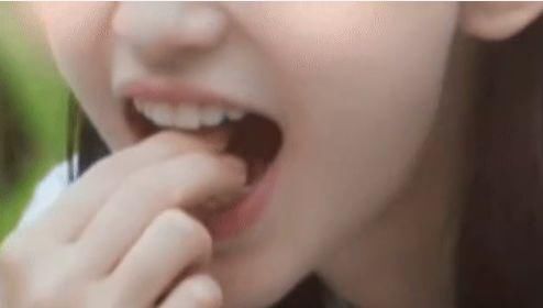 Angelababy“假吃”爆米花?栏目组官方回应不太客气