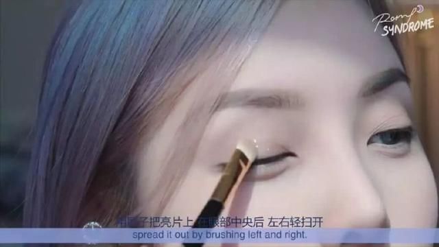 枫叶妆不再流行，跟着彩妆女王Pony画美人鱼才有的透明玻璃球妆!