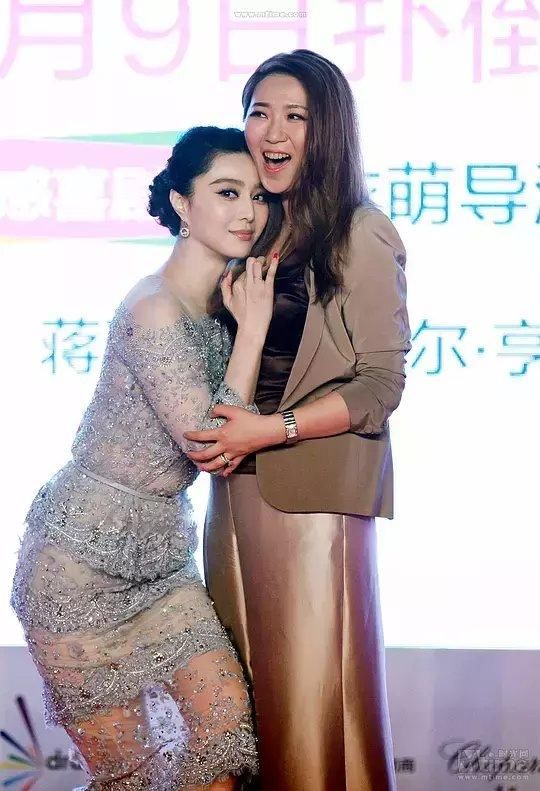 36岁的范冰冰“臀大惊人”! 裙子都快撑破了