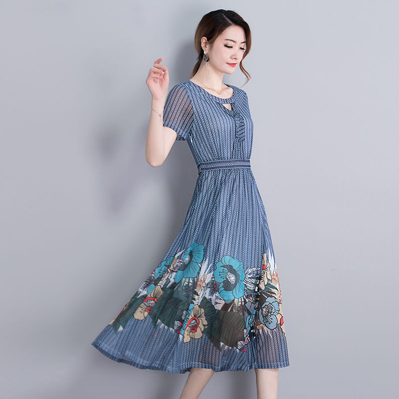 有一种“欧货”裙，不仅洋气还高雅，53岁老婆穿，美得一愣一愣