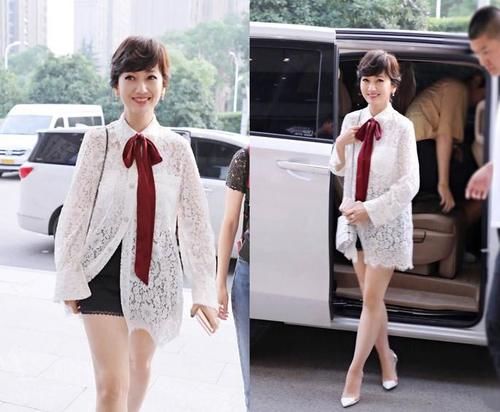 64岁的赵雅芝衣服穿得比少女还年轻,真是让人汗颜
