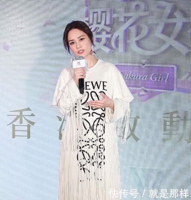 阿娇太狠了！这么小的长靴也要塞进去，网友太吸引眼球了