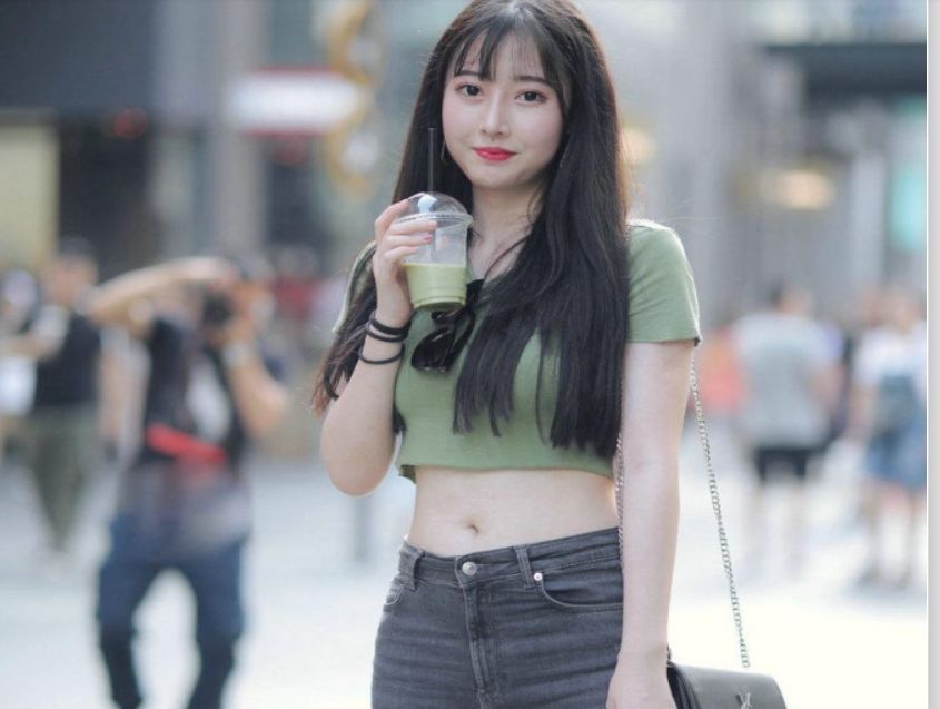  [搭配]小姐姐甜美可爱的长相，还有灵动的眼睛！