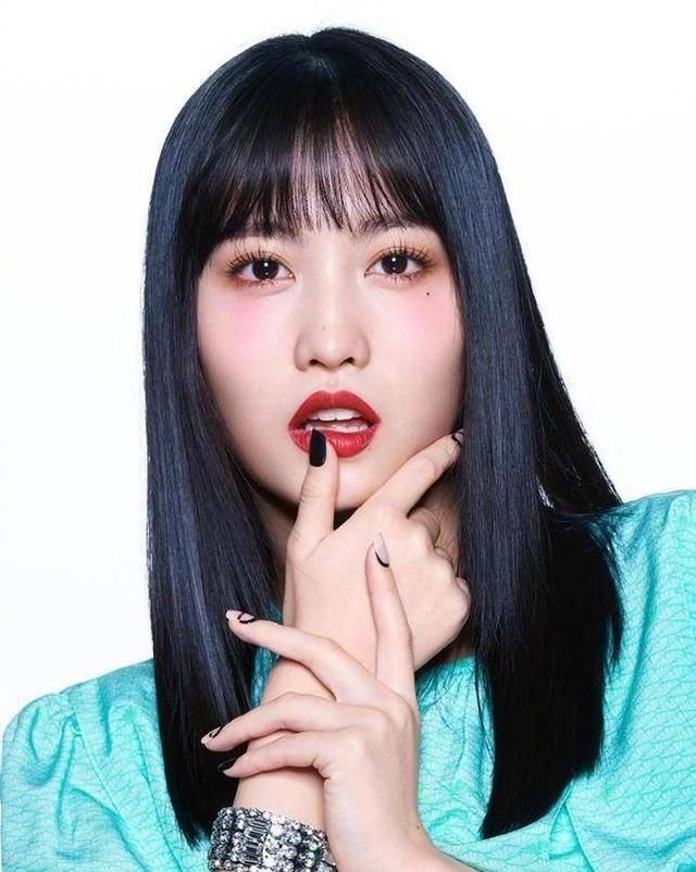  TWICE■TWICE组合画报，“九人九色”韩国彩妆魅力，显青春年华少女气息