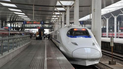 我国坐拥高铁站最多的城市：GDP过万亿，未来有望荣升一线城市