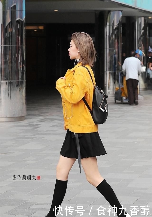  『时尚』街拍：长筒袜也能穿得很时尚的美女