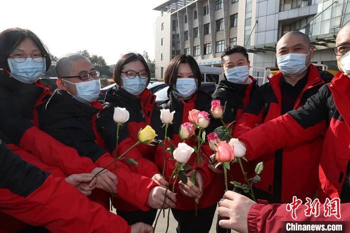  出征|江苏近千医务人员组成第五批援湖北医疗队出征