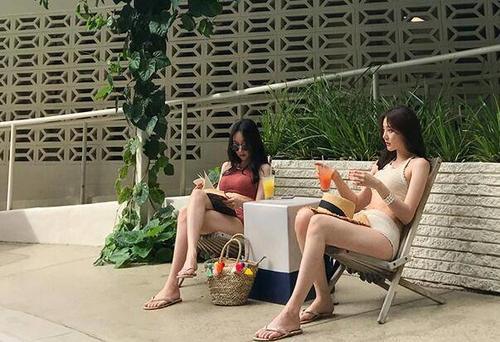 身穿性感分体式泳衣美女,体现得高雅又有魅力,看的目不转睛!