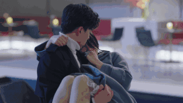 迪丽热巴和张韶涵都是大眼睛，为什么只有热巴满眼 皱纹？