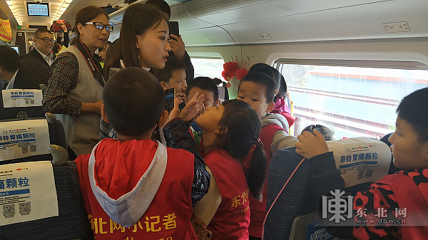 过不一样的中秋节 东北网小记者体验哈佳快速铁路