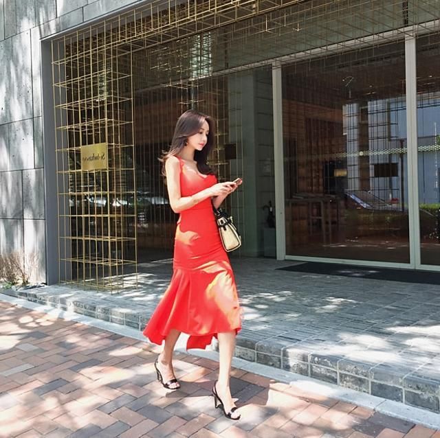 人像摄影：突出美女的腿部线条，展现出美女的迷人性感