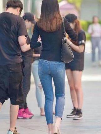 牛仔裤这样穿让你1分钟穿出自己的时尚，搭配出最潮流的味道！