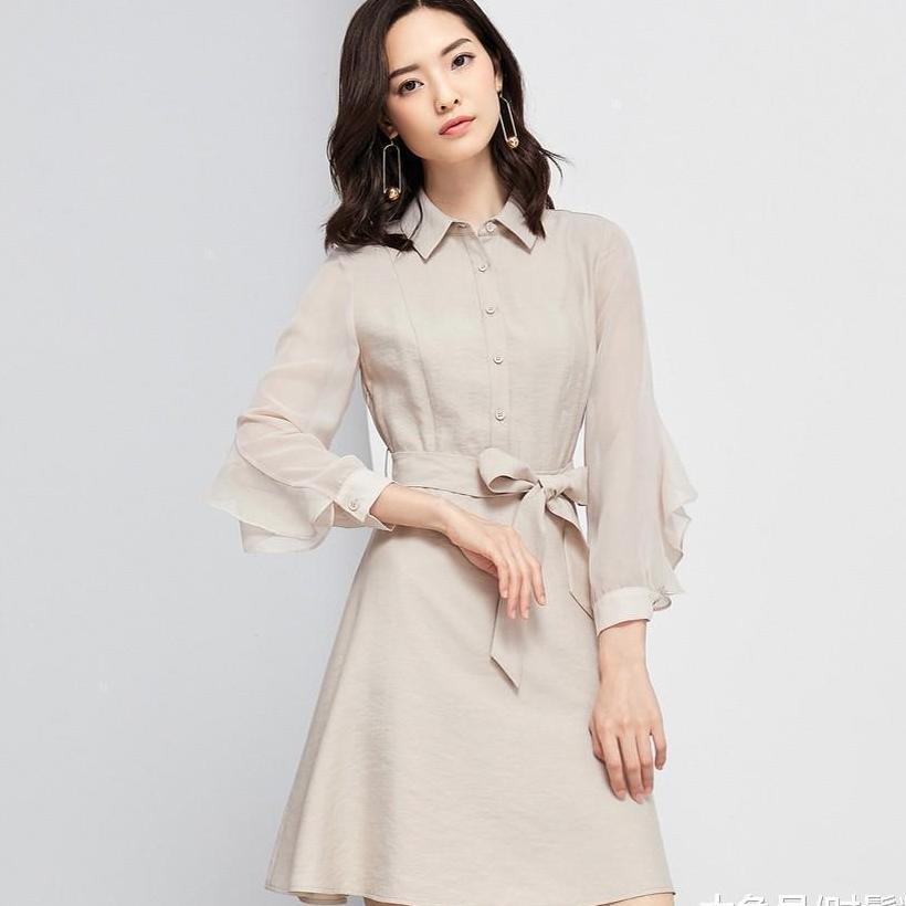 女人过了45岁, 这3种“压箱底”衣服早该扔了, 千万别舍不得!