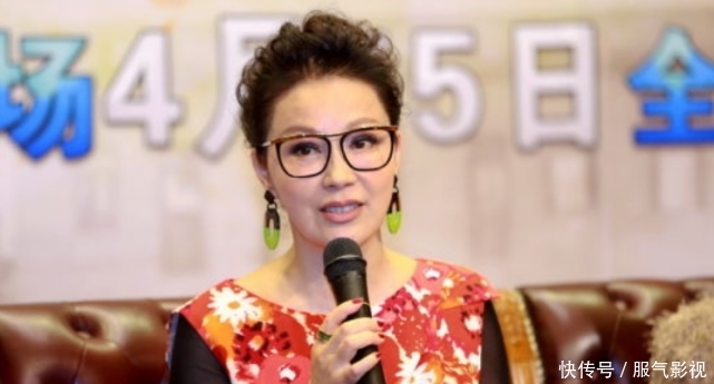 专业户@她是皇后专业户，41岁嫁给名导，结婚19年至今却无子嗣！