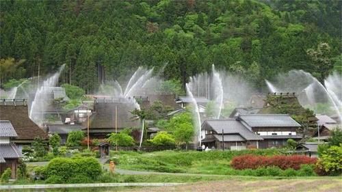 日本全是茅草屋的村子，吸引了大量游客前去，有何出众之处？