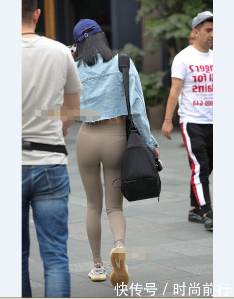 小姐姐穿紧身裤健身，全程大秀美腿！让整个人的身高比例加长不少