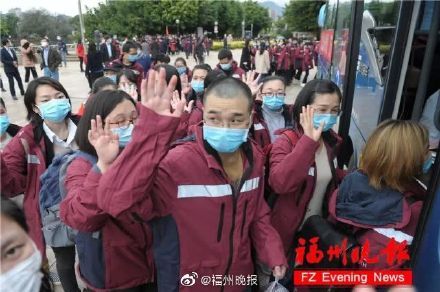  「增援」福建再派107将，增援武汉！带队院长挥别九旬父亲