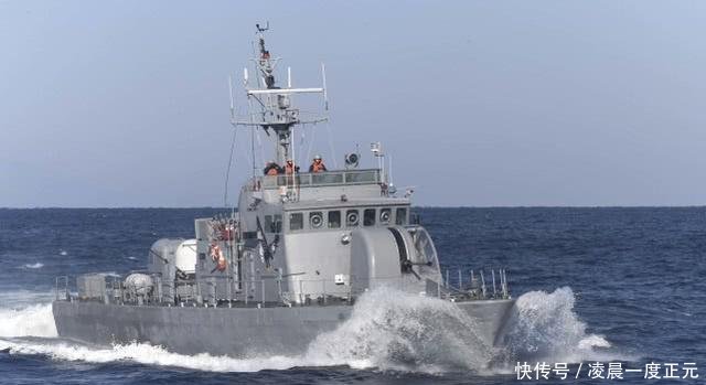  [手榴弹]“我们中间出了叛徒”，韩国海军快艇被炸翻，7人受伤2人濒死