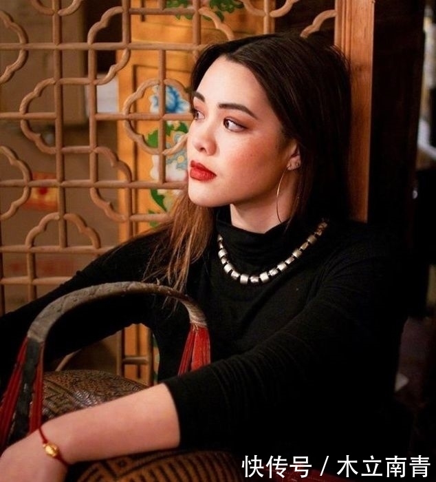  凹凸感@钟丽缇大女儿发育太过火！21岁身材直追妈妈，毛衣也遮不住凹凸感