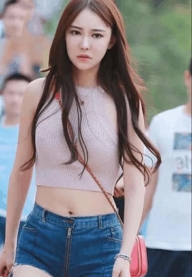 广东街拍:好身材都是穿出来的，第三位小姐姐好冷艳啊