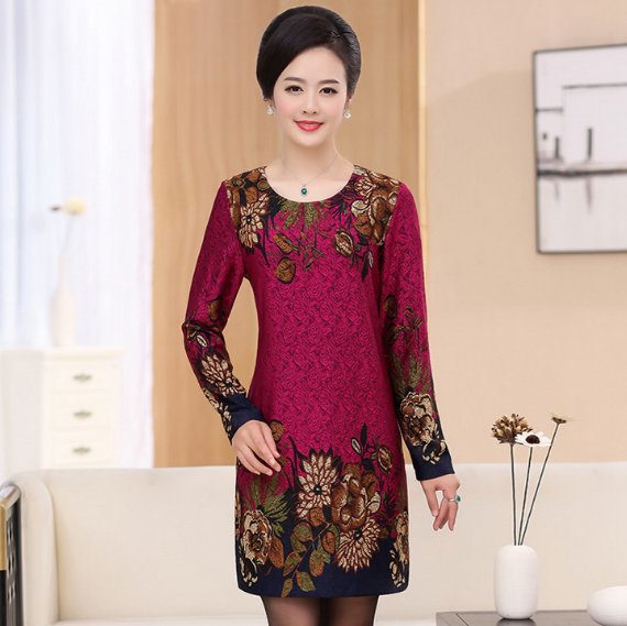 越来越多女人流行穿“立秋裙”，一个比一个洋气，借钱也要买2款