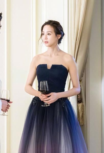 尴尬了欧阳娜娜，撞衫欧美女星，买家秀严重！