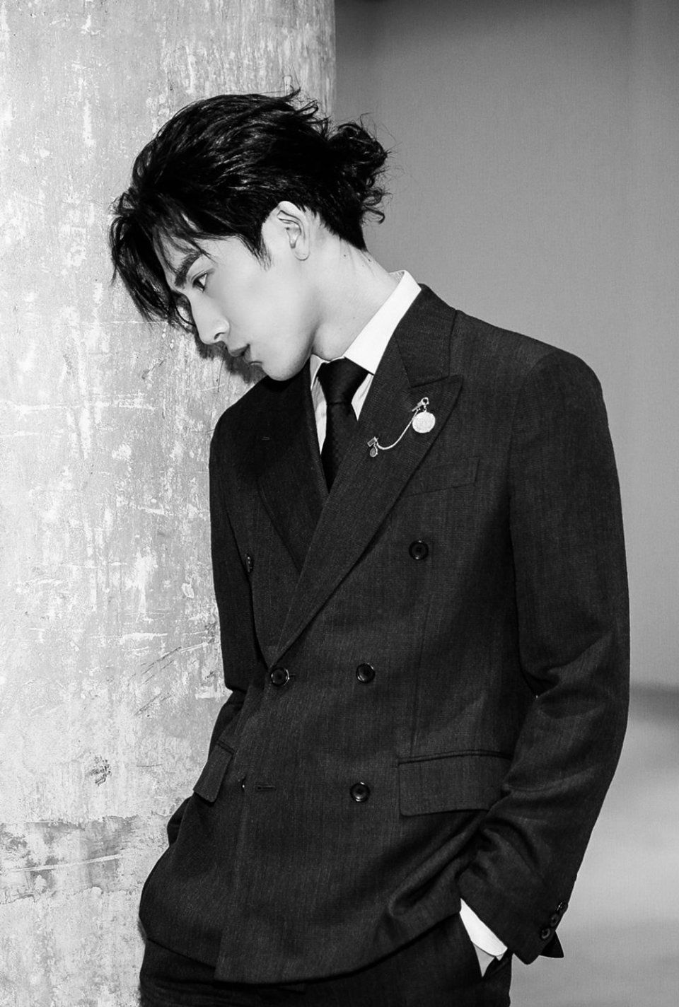 他和你男人一样只穿基本款，为啥他这么时髦?