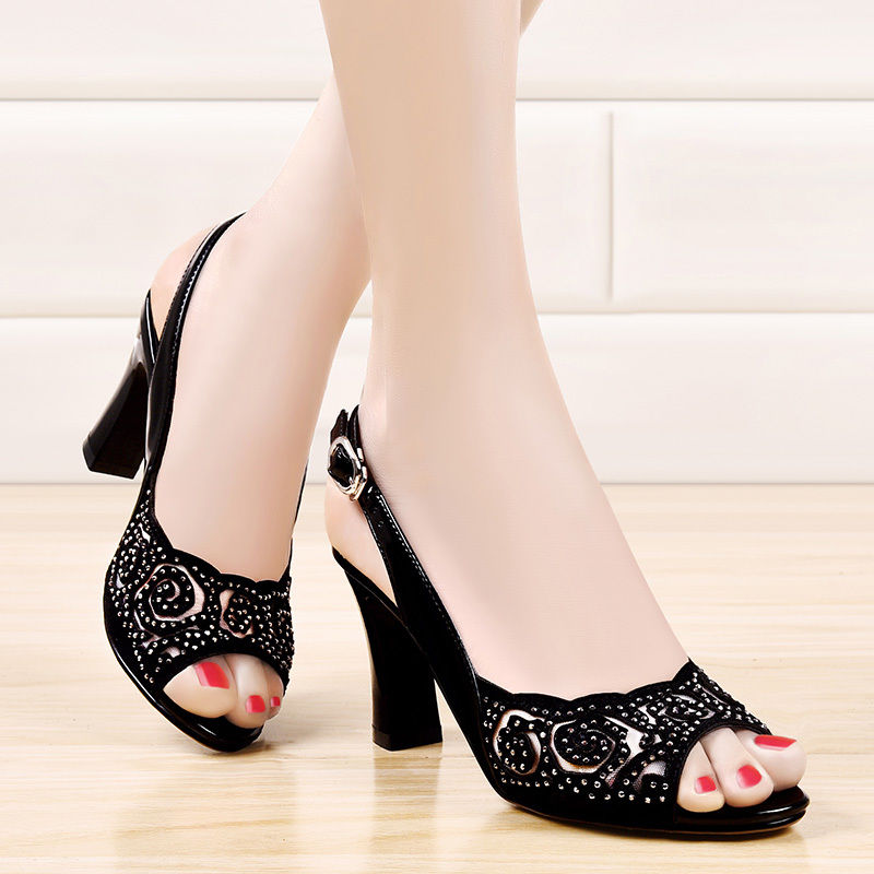 身高不够，拿鞋来凑，瞧瞧7月超火的气质凉鞋，显高显瘦更自信