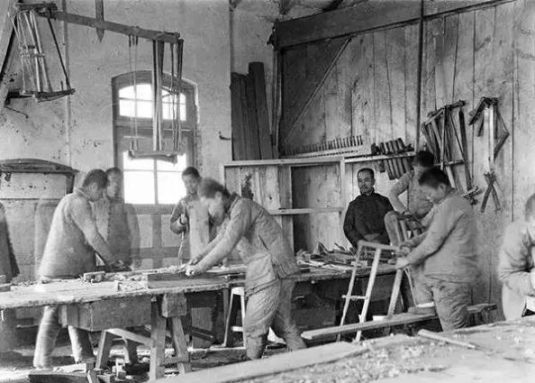  「发现」美国人在鞋盒里发现了6000张中国老照片