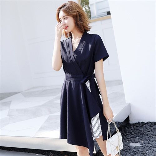 办公室的女人，穿OL紧身包臀裙最迷人，知性优雅，显性感妩媚感