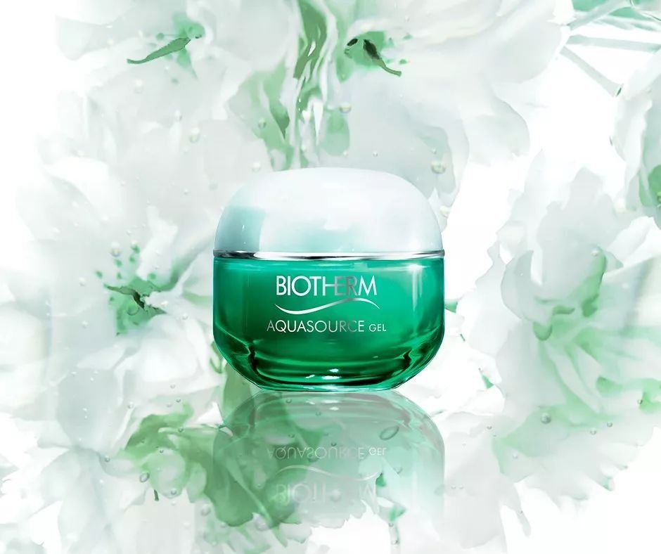 贾斯汀比伯订婚!她为何让比伯如此着迷?