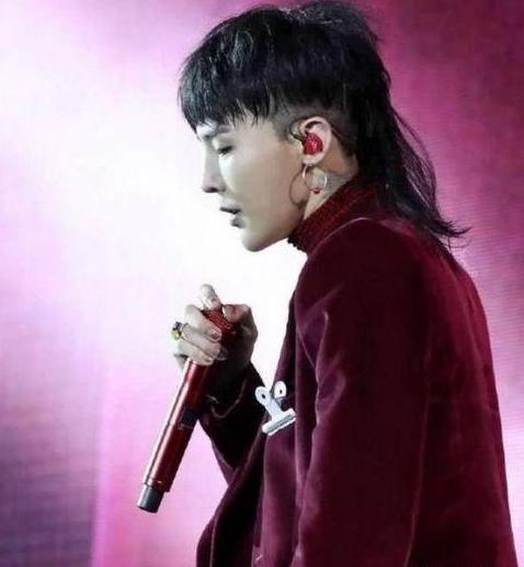 男星鲻鱼头发型: 王一博秀气, 范丞丞像精灵, 千玺帅的移不开眼