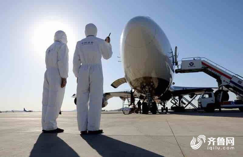  边检@烟台机场边检护航复工复产“空中通道”