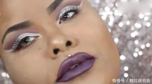 逆天化妆术,大妈素颜无比普通,化妆后大变样!